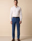 Pantalón Classic Fit Austin Reed PF00190C - Azul Oscuro - Modelo cuerpo completo