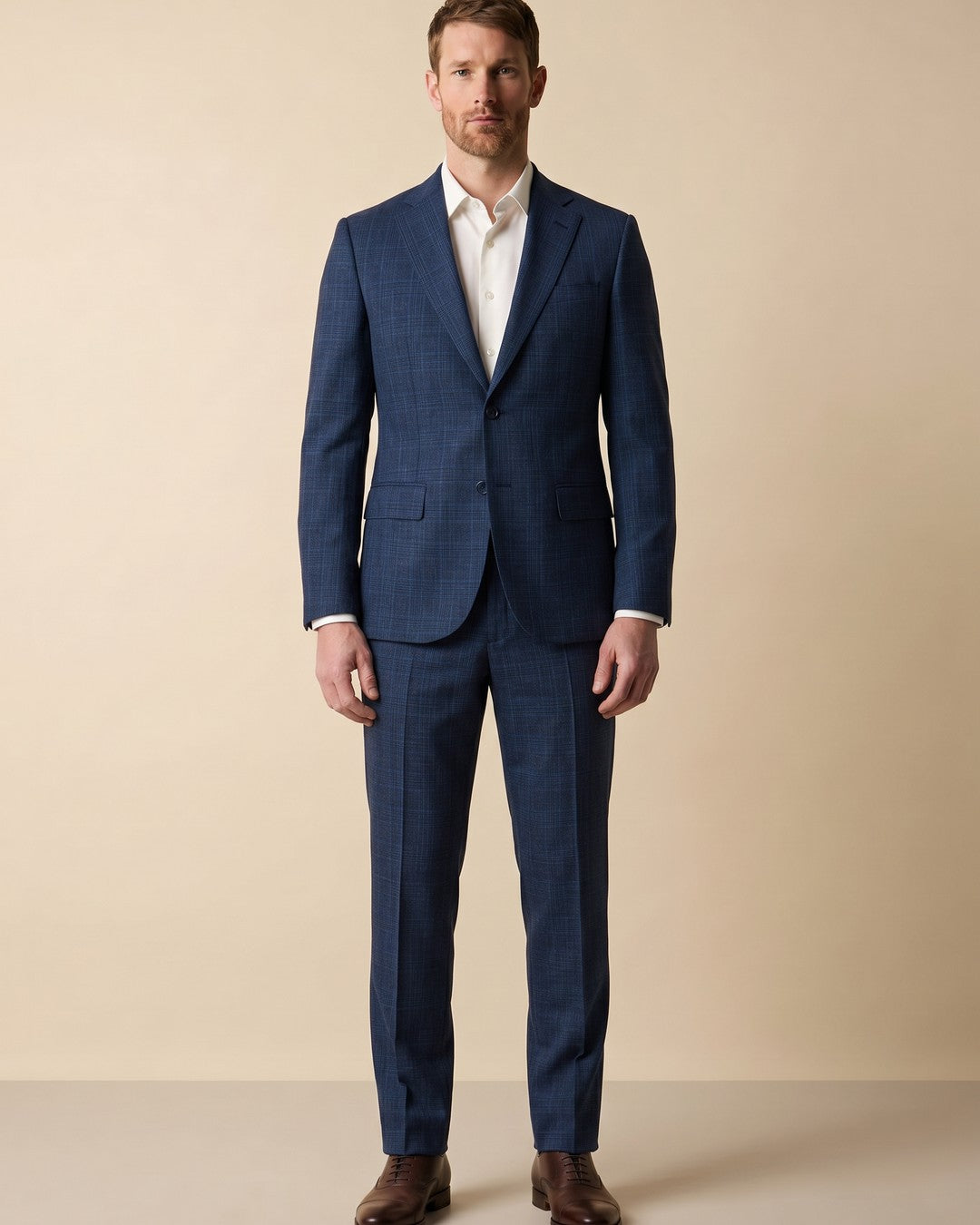 Vestido Classic Fit Austin Reed VE04252 - Azul Oscuro - Modelo cuerpo completo Imagen principal del producto