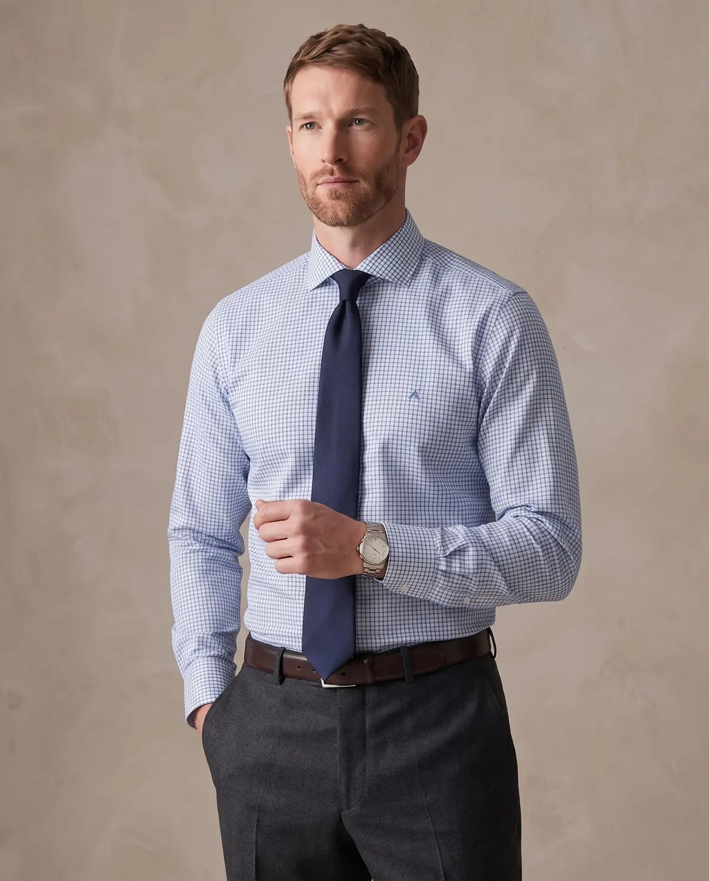 Camisa Formal Spread Collar Austin Reed CC01066 - Azul - Modelo plano americano lookbook