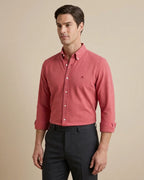 Camisa Sport Classic Fit Button Down Austin Reed CS00698K - Rojo - Modelo plano americano lookbook