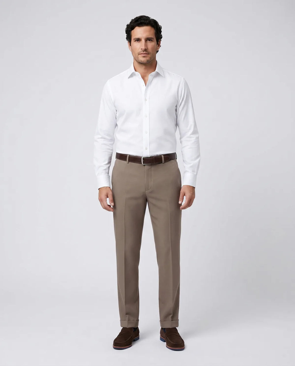 Pantalón Classic Fit Guy Laroche PF00004B - Habano - Modelo cuerpo completo