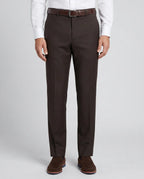 Pantalón Classic Fit Guy Laroche PF00004B - Marron - Modelo cuerpo completo