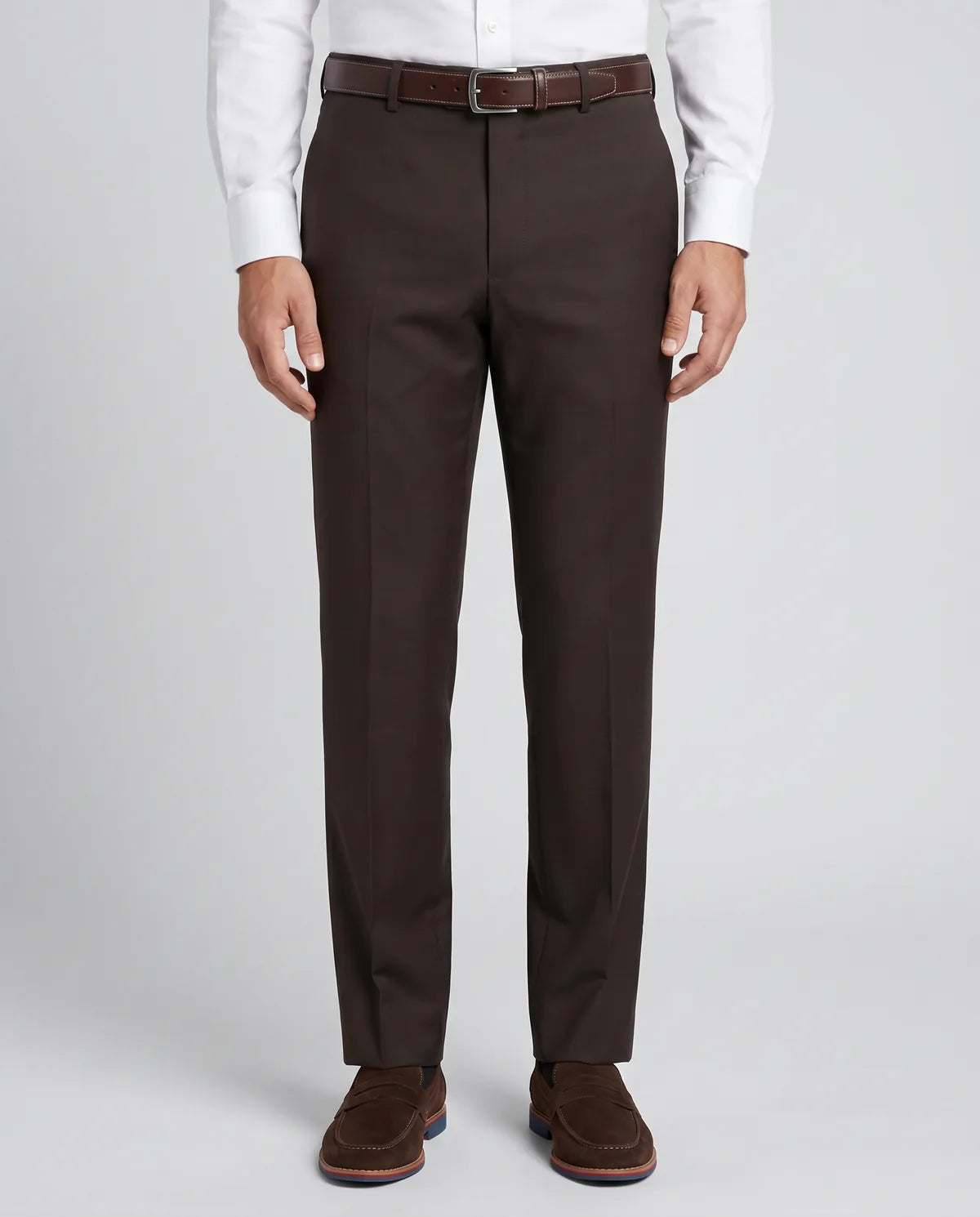 Pantalón Classic Fit Guy Laroche PF00004B - Marron - Modelo cuerpo completo