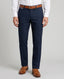 Pantalón Classic Fit Austin Reed PF00190C - Negro - Modelo frente medio