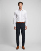 Pantalón Classic Fit Austin Reed PF00190C - Negro - Modelo cuerpo completo