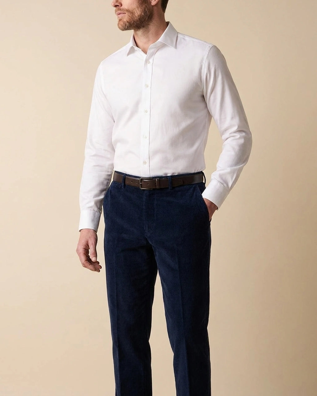 Pantalon Classic Fit Austin Reed PS00048A - Azul Oscuro - Modelo frente medio