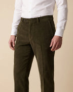 Pantalon Classic Fit Austin Reed PS00048A - Verde Oscuro - Modelo frente medio
