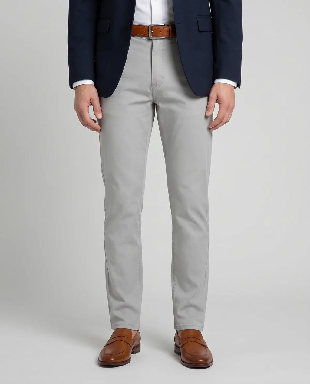 Pantalón Classic Fit Perry Ellis PS00147 - Gris Claro - Modelo cuerpo completo