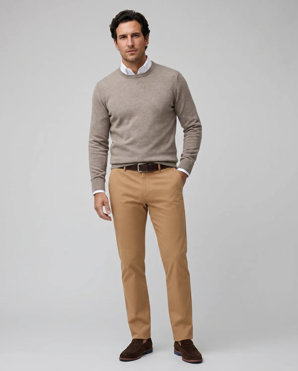 Pantalón Algodón Classic Fit Perry Ellis PS00157 - Habano - Modelo frente medio Imagen principal del producto