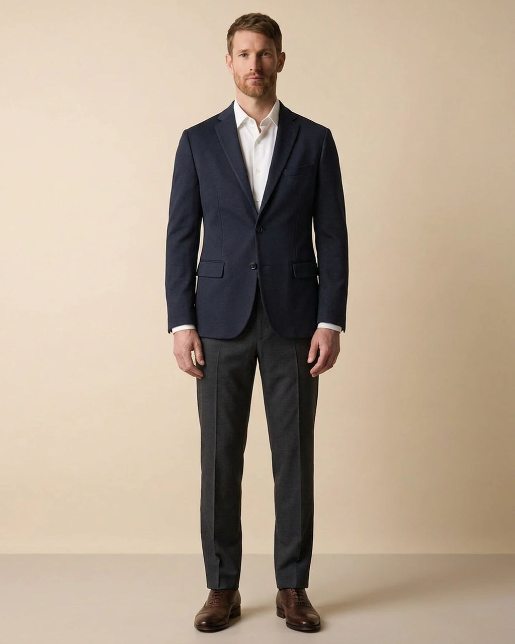 Saco Punto Classic Fit Austin Reed SA00489 - Azul Oscuro - Modelo cuerpo completo