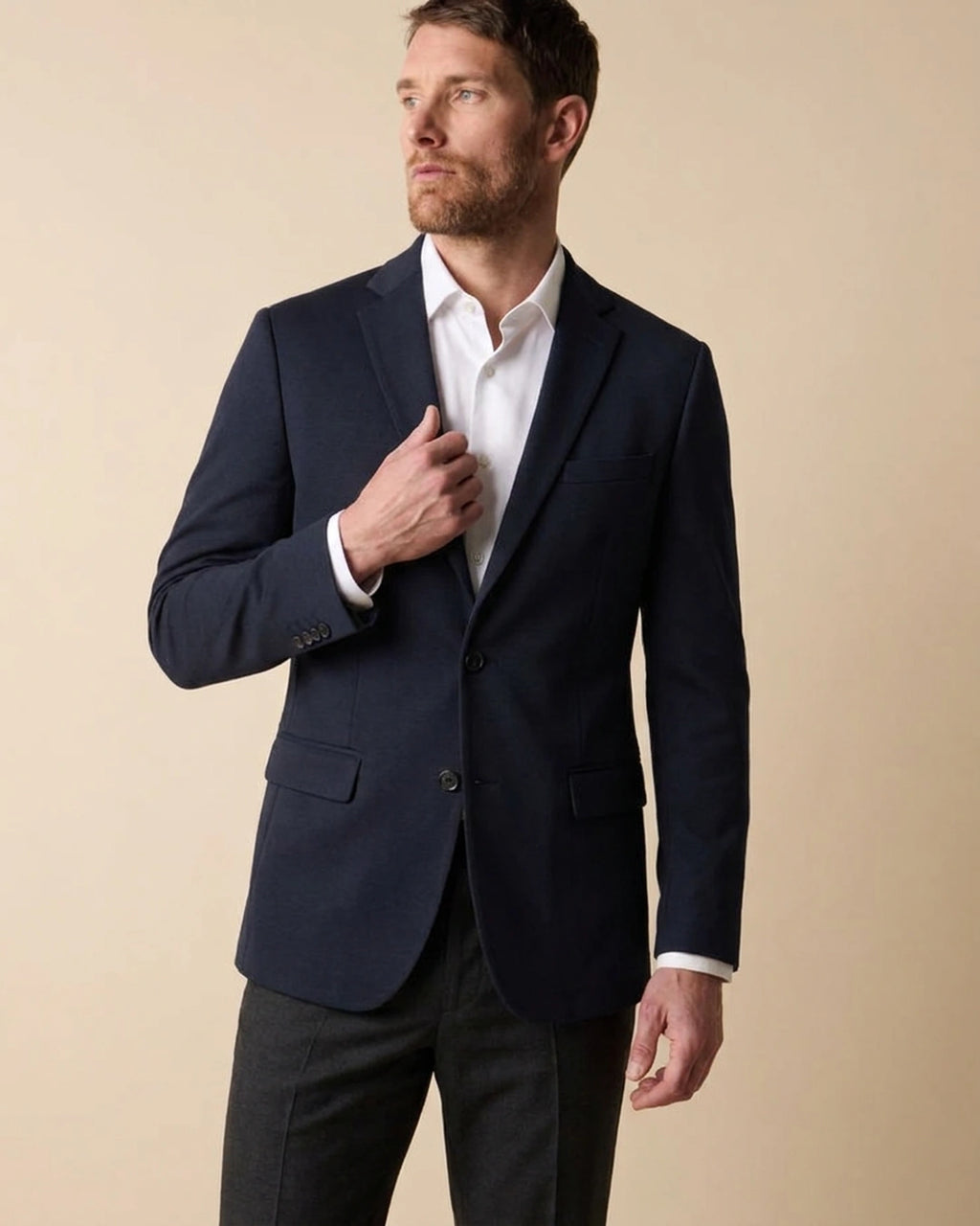 Saco Punto Classic Fit Austin Reed SA00489 - Azul Oscuro - Modelo frente medio