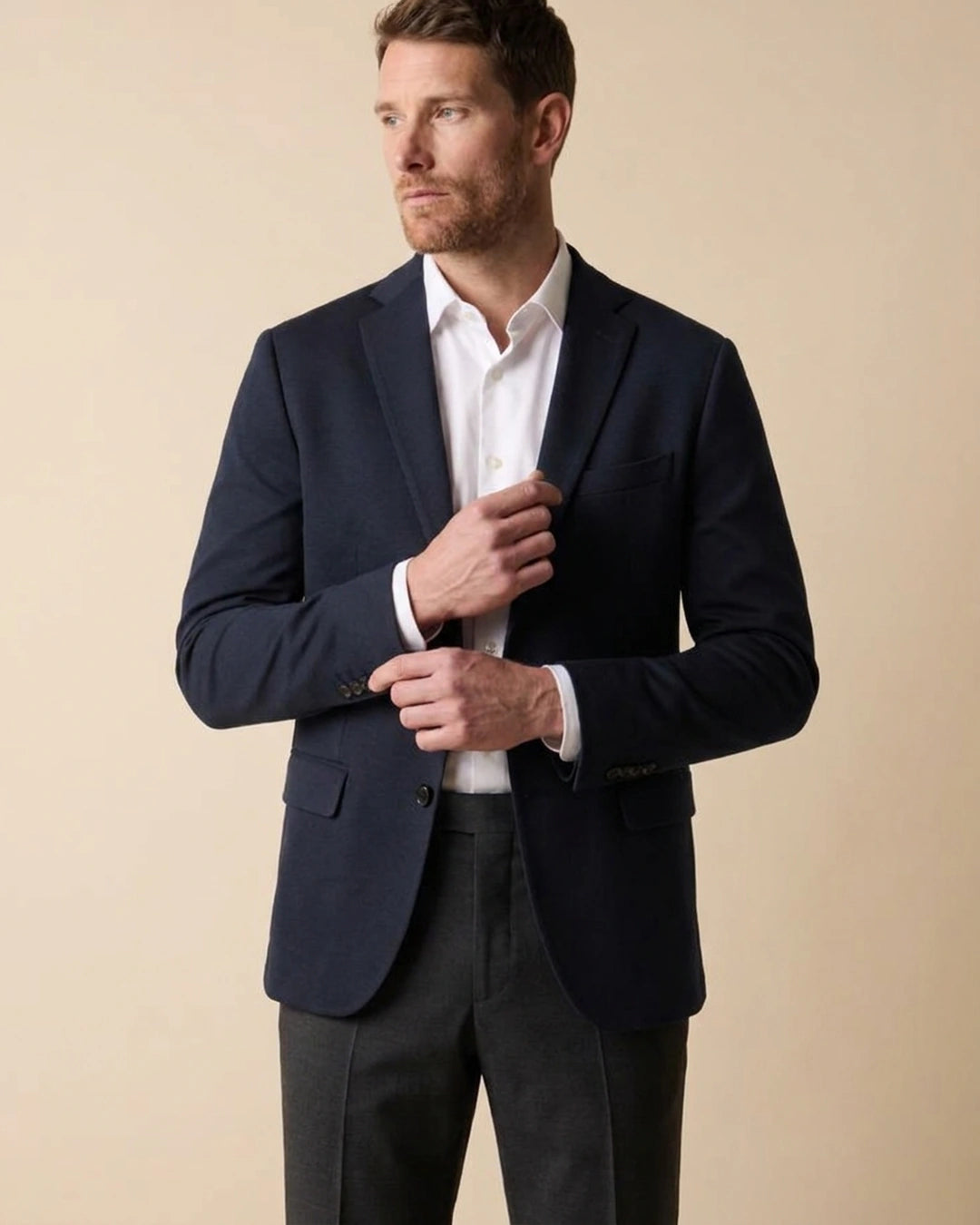 Saco Punto Classic Fit Austin Reed SA00489 - Azul Oscuro - Modelo plano americano lookbook