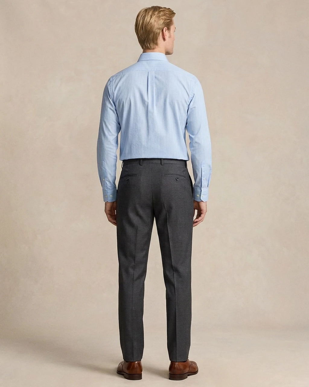 Camisa Formal Classic Fit Austin Reed CC00911 - Azul Medio - Modelo cuerpo completo