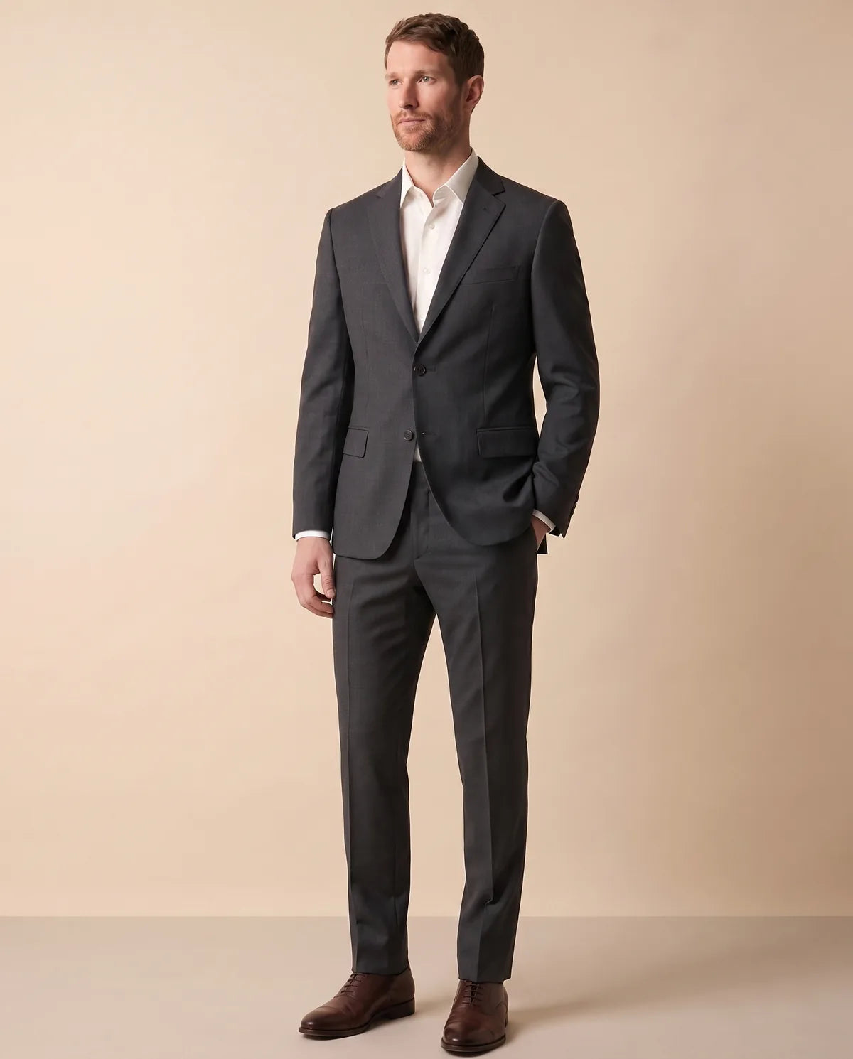 Vestido Classic Fit Guy Laroche VE00001 - gris-4 - Lifestyle editorial Imagen principal del producto