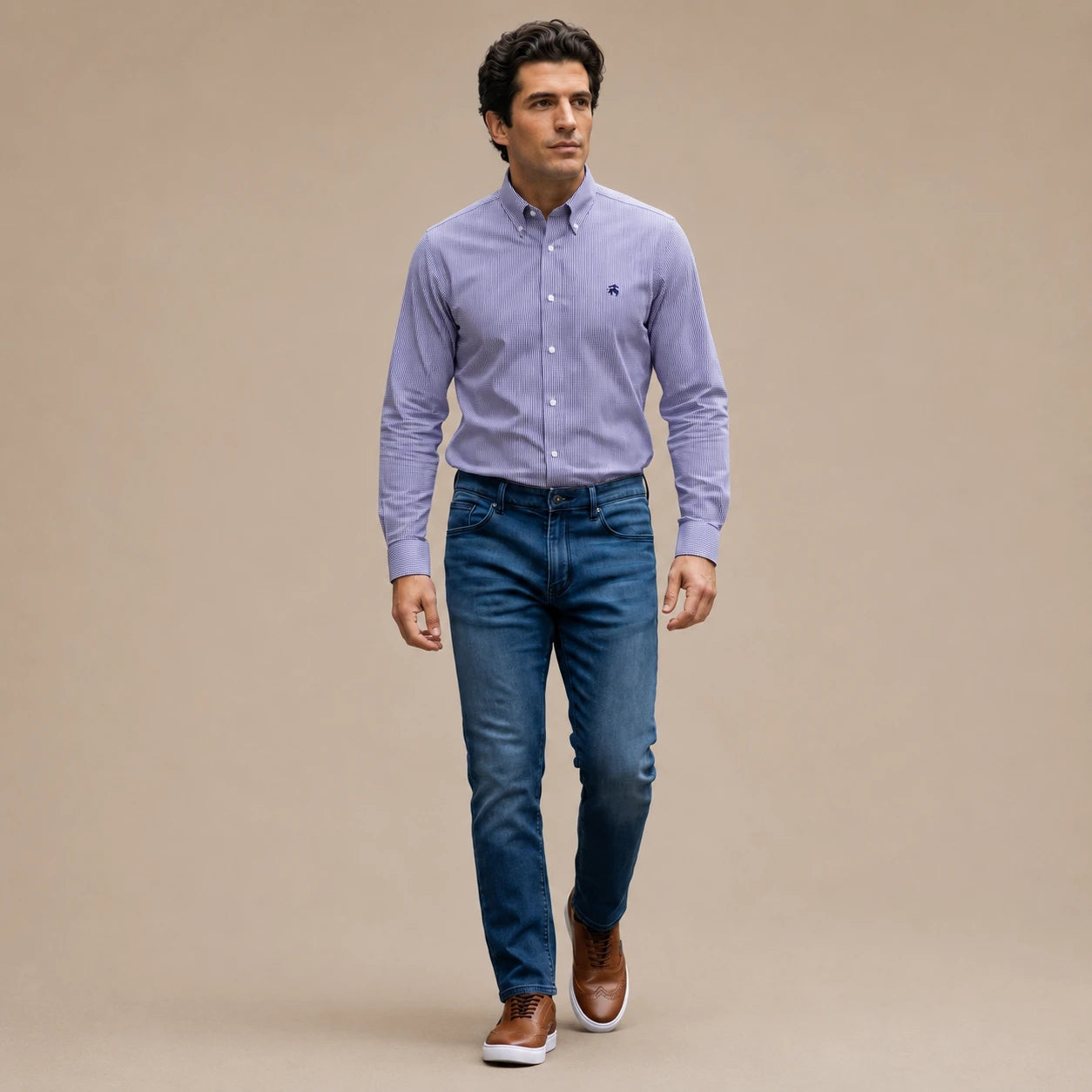 Camisa Sport Microdiseño Button Down Collar Classic Fit Brooks Brothers CS00951 - Azul Medio - Modelo cuerpo completo [REVISAR] Imagen principal del producto