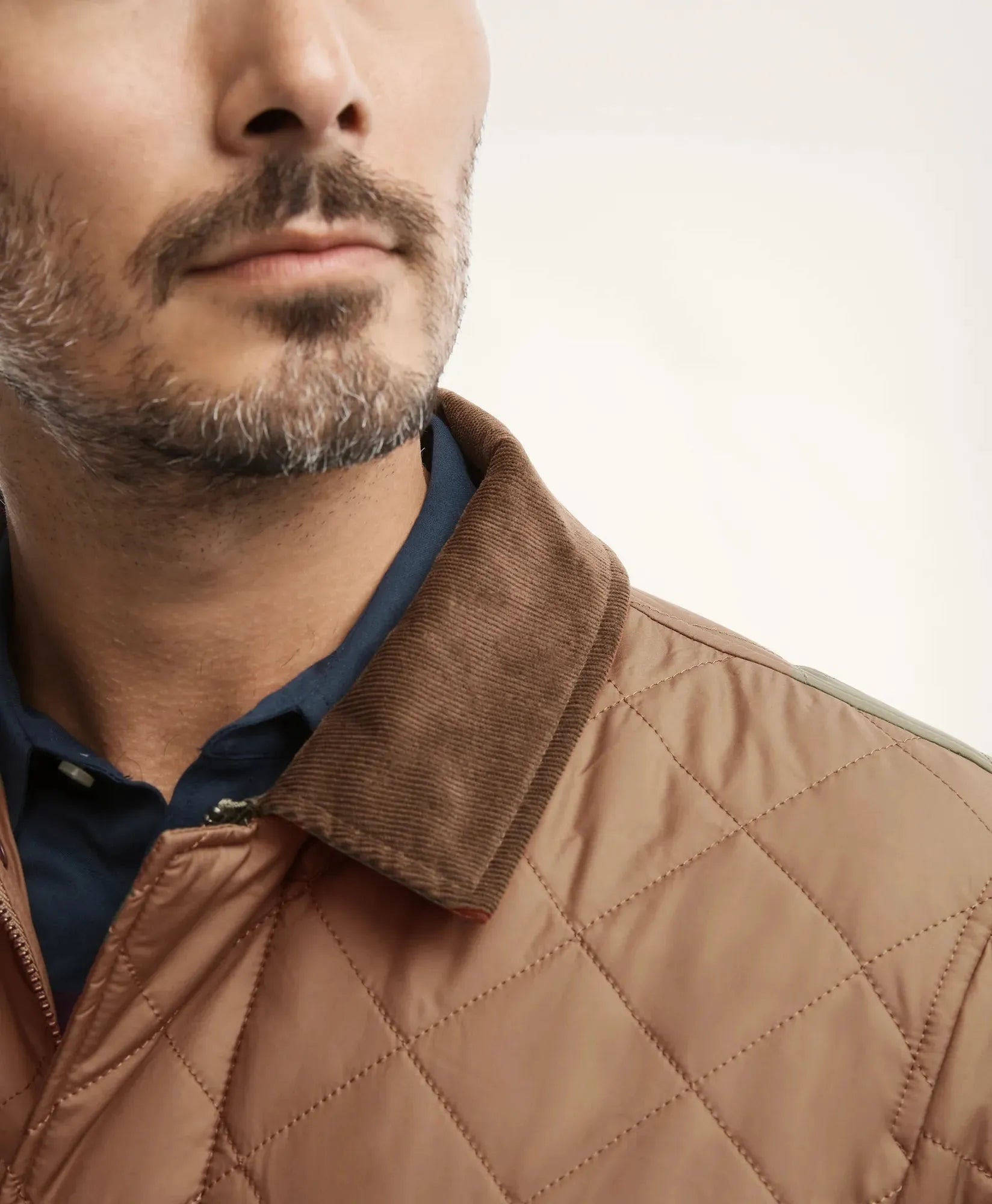 Chaqueta Acolchada (Diamond Liner) Brooks Brothers CH00131 - Camel - Detalle cuello