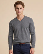 Sweater Guy Laroche V Neck SW00070 - gris-4 - Modelo plano cercano