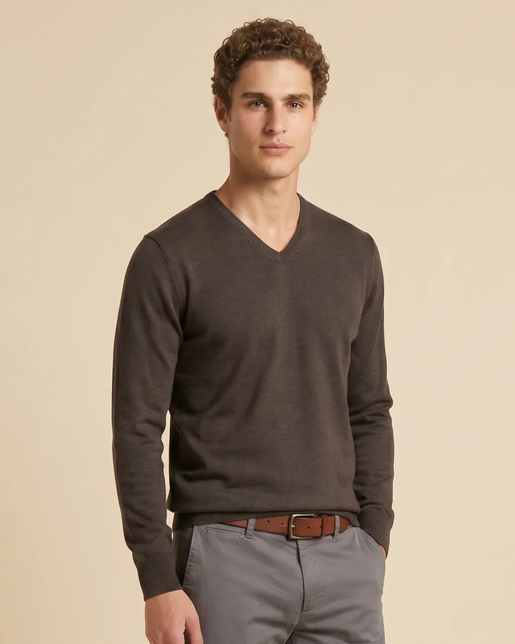 Sweater Guy Laroche V Neck SW00070 - Marron - Modelo plano cercano