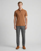 Camiseta Polo Classic Fit Perry Ellis CM00129 - Habano Oscuro - Modelo cuerpo completo